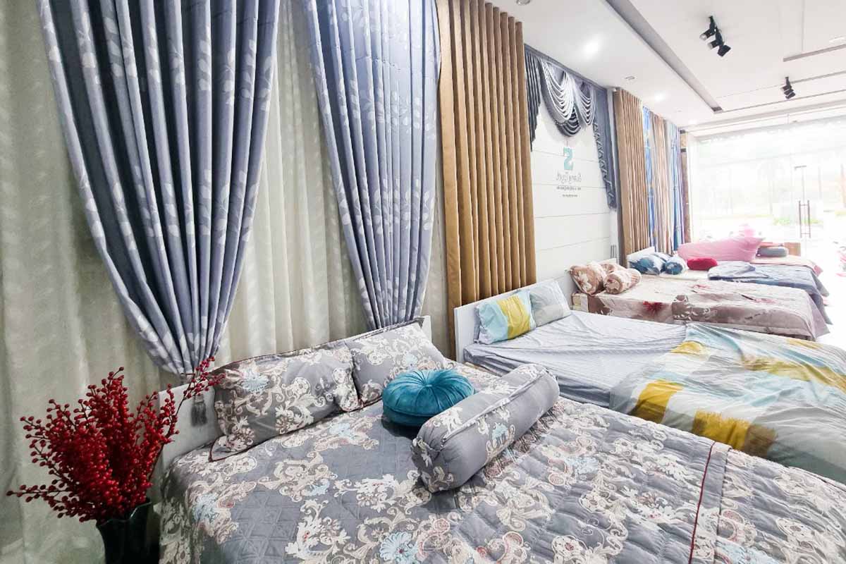Khách hàng được trải nghiệm sản phẩm trực tiếp tại cửa hàng.