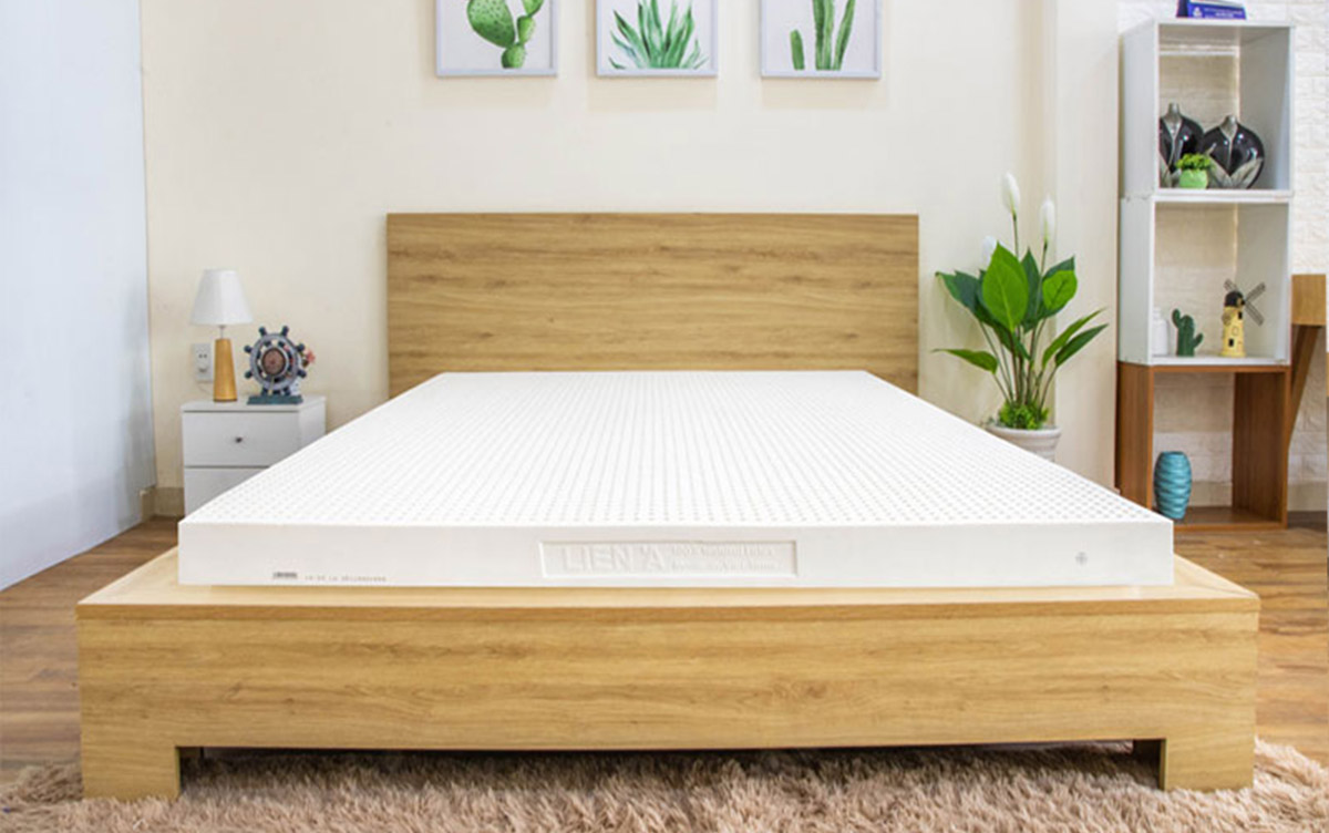 Nệm cao su thiên nhiên Liên Á Classic có ruột màu trắng kem đẹp mắt.
