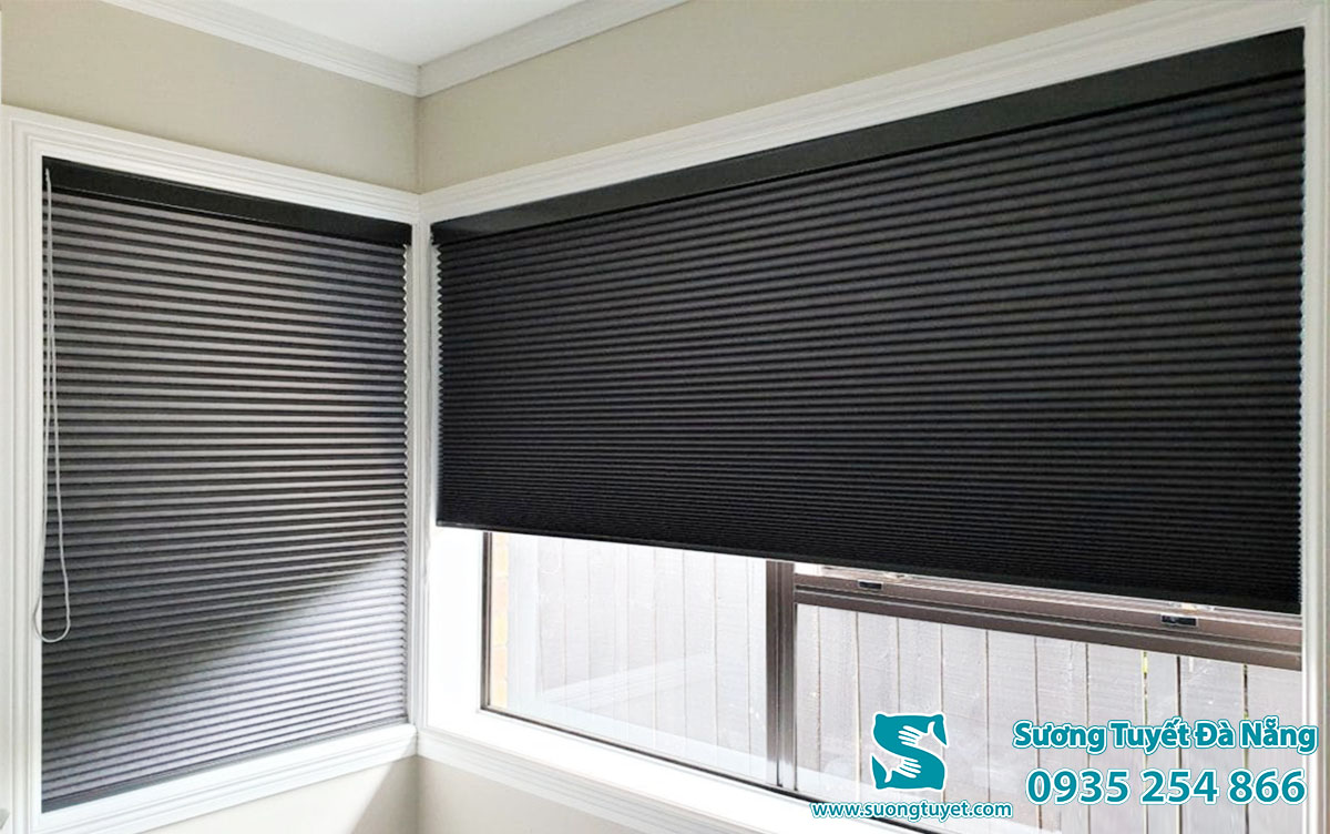 Rèm tổ ong cảng sáng tối ưu, giá thành cao nhưng rất bền bỉ và sang trọng.