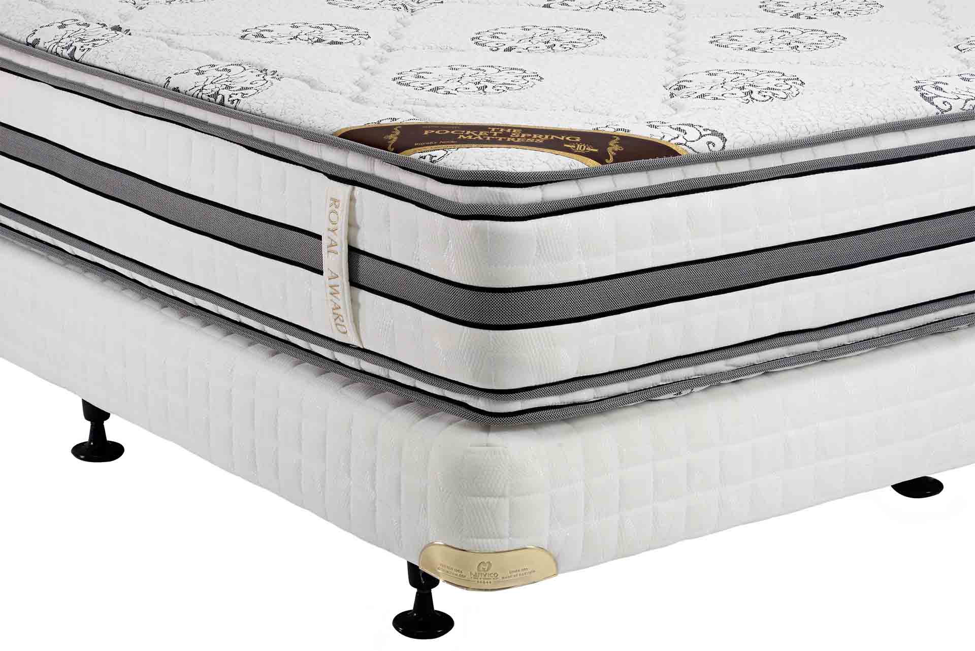Nệm Hanvico Royal dễ nhận biết với 4 viền xám to và chắc được chần vào thành nệm trắng tinh hiện đại.