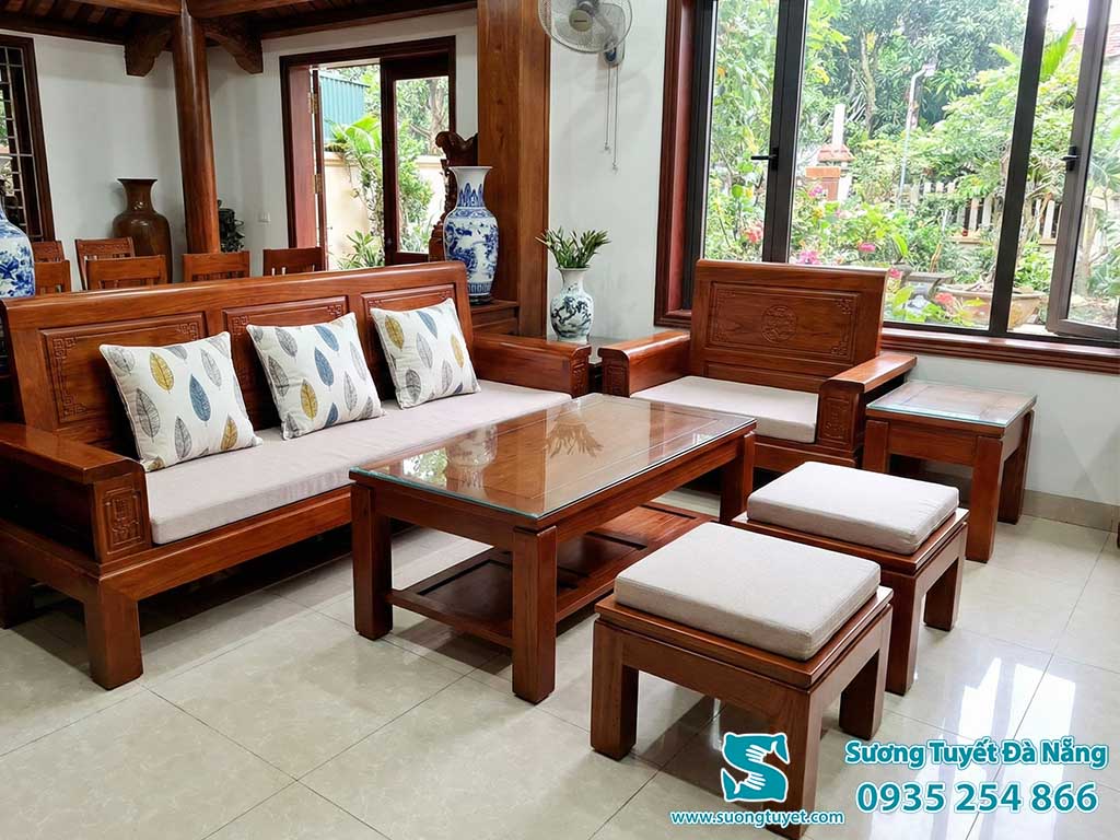 Đệm sofa gỗ màu kem là một trong những loại màu được nhiều người lựa chọn.