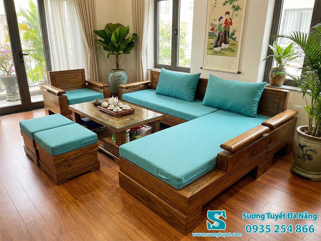 L&oacute;t ghế m&agrave;u xanh ngọc đem đến sự tao nh&atilde;, s&aacute;ng sủa cho căn ph&ograve;ng.