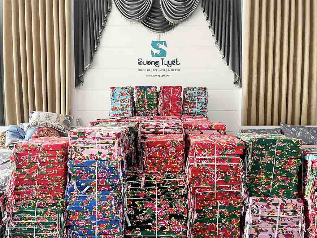 Sương Tuyết chuy&ecirc;n cung cấp nệm ghế phượng ho&agrave;ng cho nh&agrave; h&agrave;ng, qu&aacute;n c&agrave; ph&ecirc;, ph&ograve;ng tr&agrave;...