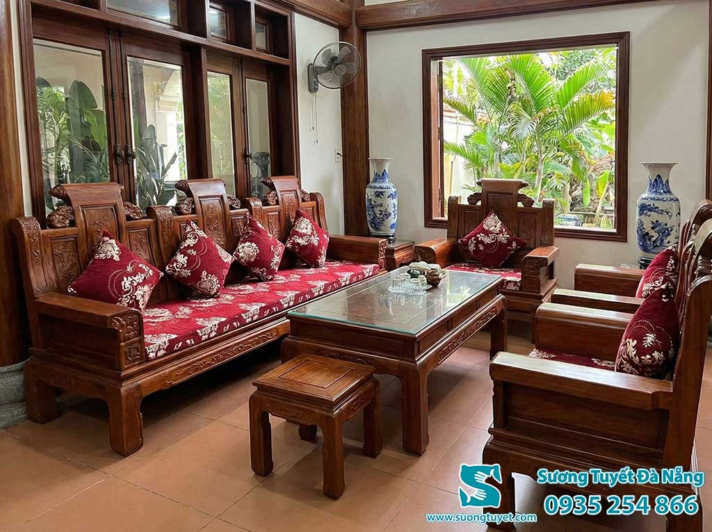 Bộ nệm ghế Tần Thủy Hoàng màu bố hoa văn sặc sỡ.