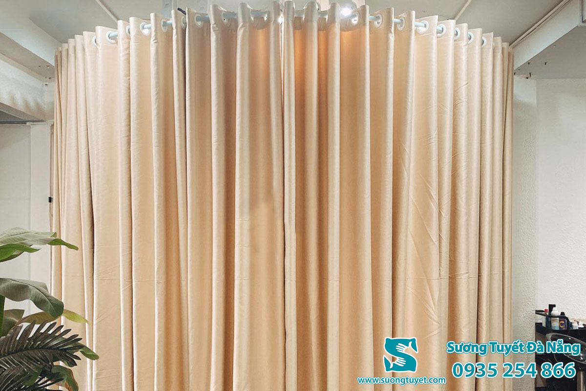 Kiểu lắp chữ U thường được dùng cho không gian thử đồ cưới rộng rãi.