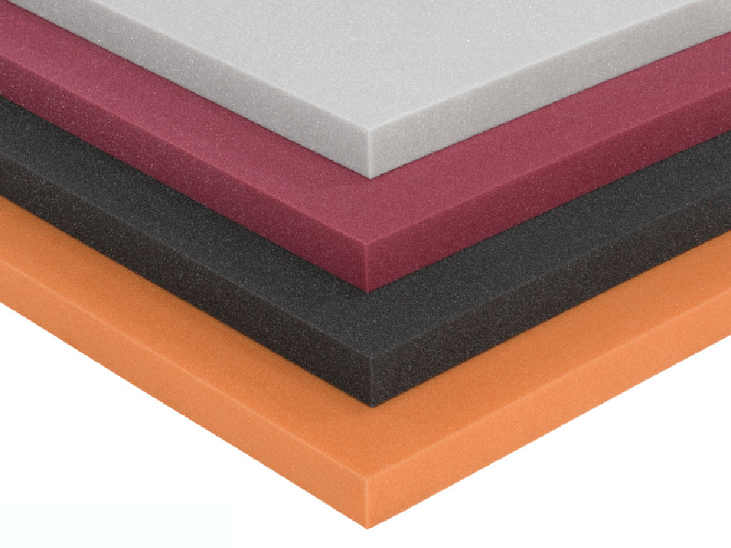 Cận cảnh ruột mousse để làm nệm ghế gỗ.