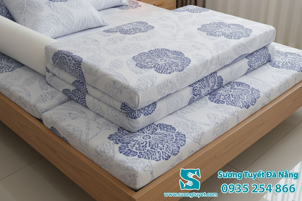 Nệm dễ dàng gấp gọn sau khi sử dụng.