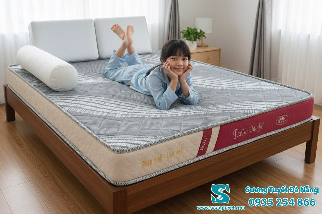 Nệm Dana Pacific viền đỏ.