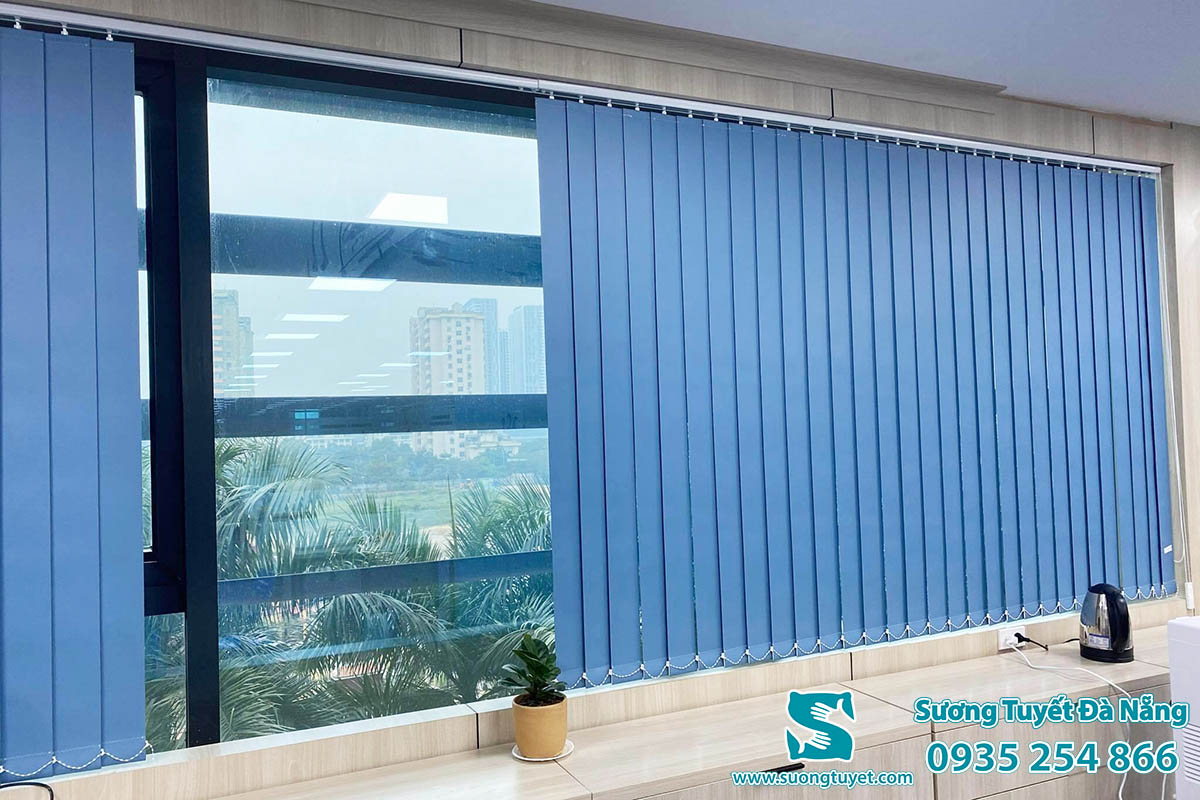Rèm sáo lật dọc bệnh viện thường lắp khu vực phòng họp.