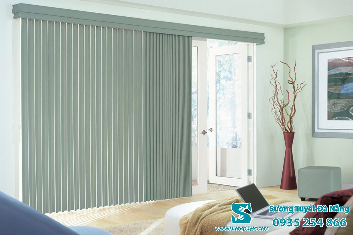 Cận cảnh vẻ đẹp của những lá rèm dọc, chất liệu cao cấp và thẩm mỹ.