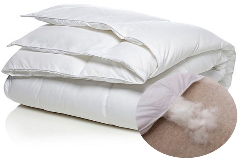 Chăn gòn polyester thuộc loại giá rẻ và cơ bản nhất trong chăn ga khách sạn.