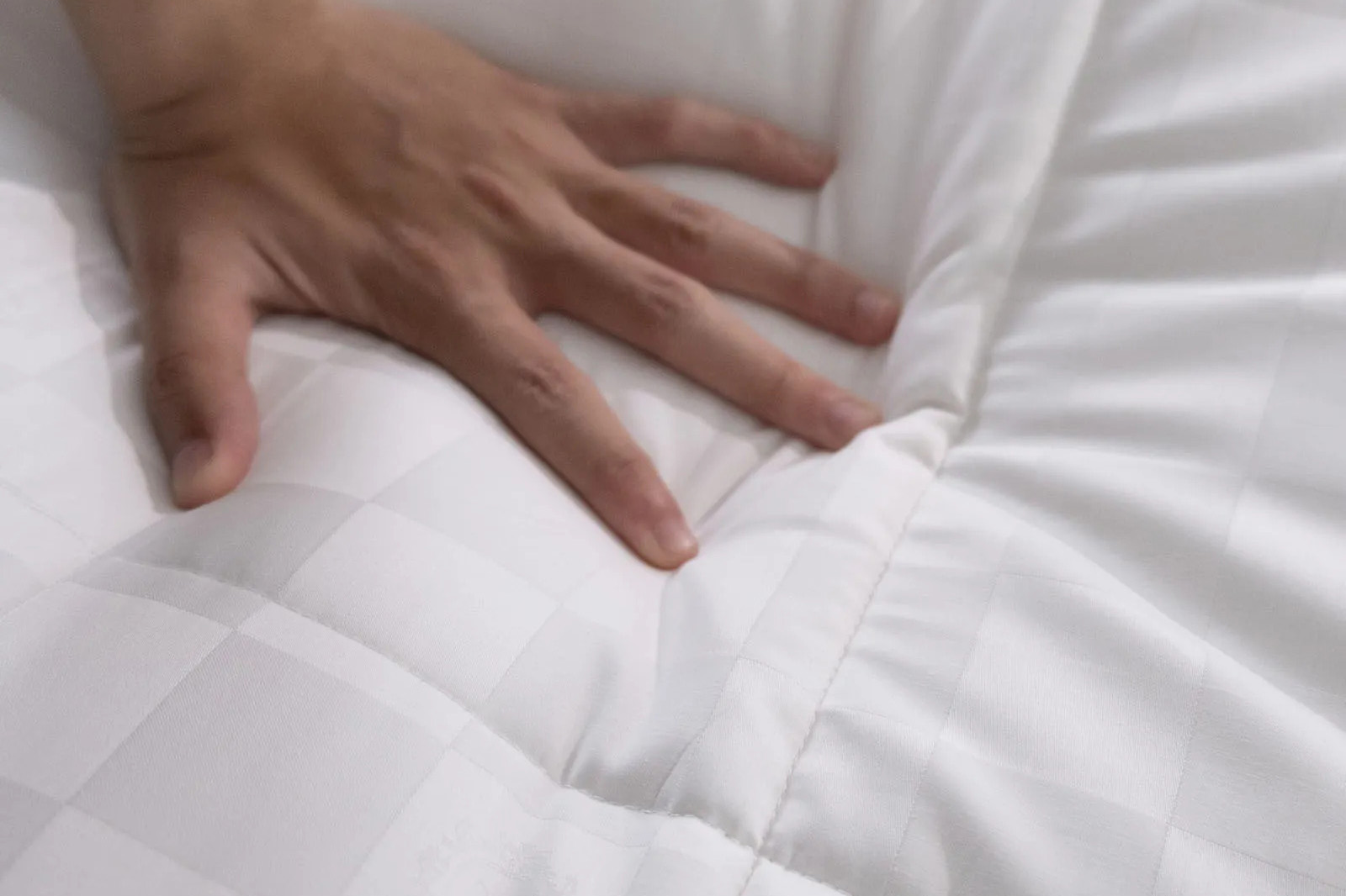 Nếu không nóng thì ruột chăn có thể làm tấm lót khá êm ái để nằm.