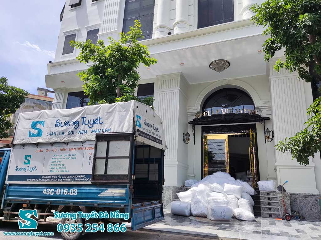 Sương Tuyết là xưởng sản xuất gối quy mô lớn tại chỗ.