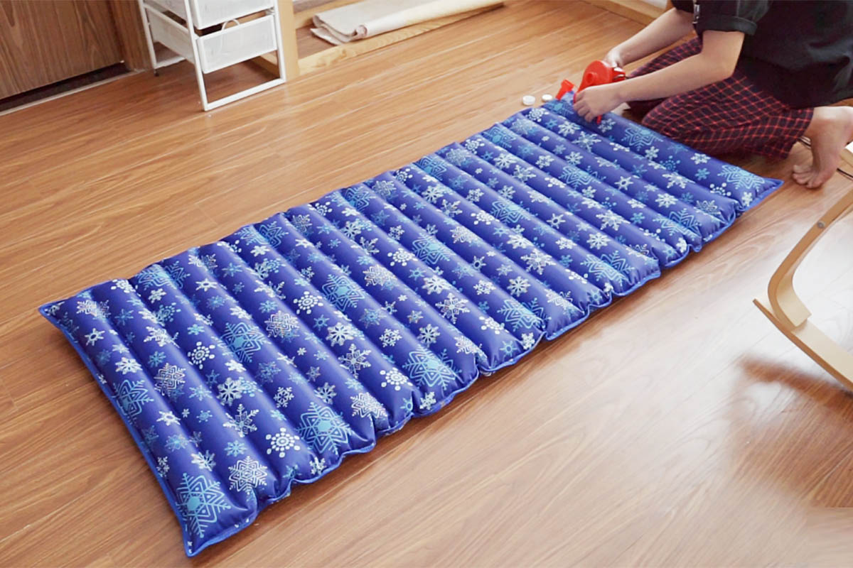Nệm nước có 2 khổ là 70 x 80cm và 70 x 140cm.