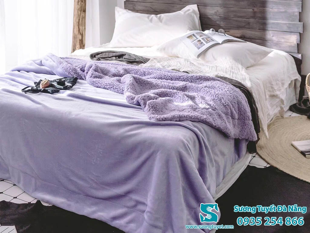 Chăn l&ocirc;ng nhung cừu ấm &aacute;p v&agrave; thoải m&aacute;i.