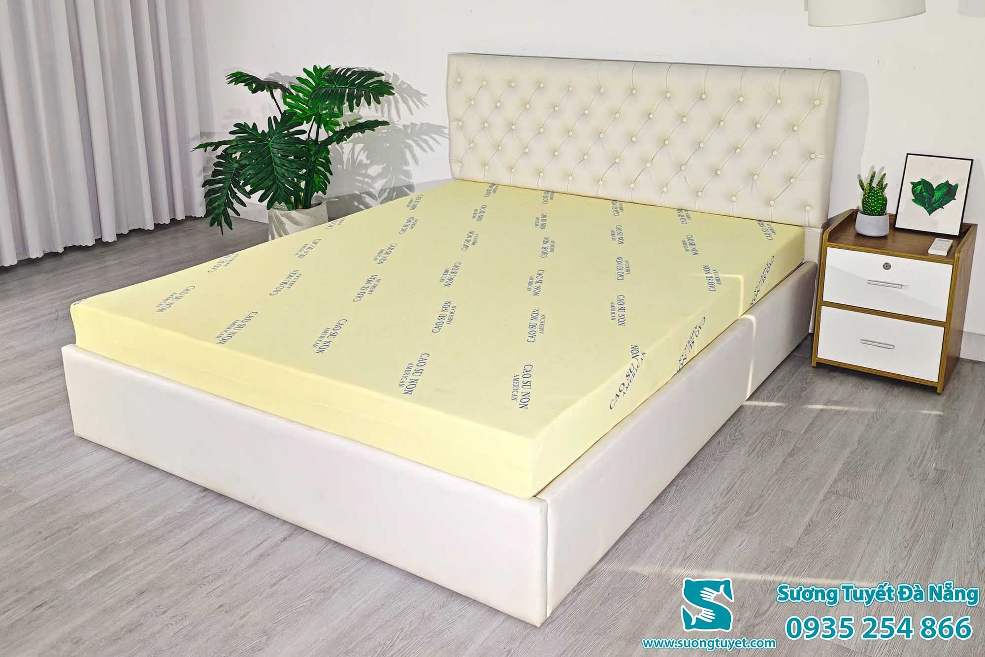 Thiết kế nệm American nhã nhặn, đẹp mắt, màu vàng sáng sủa và sạch.