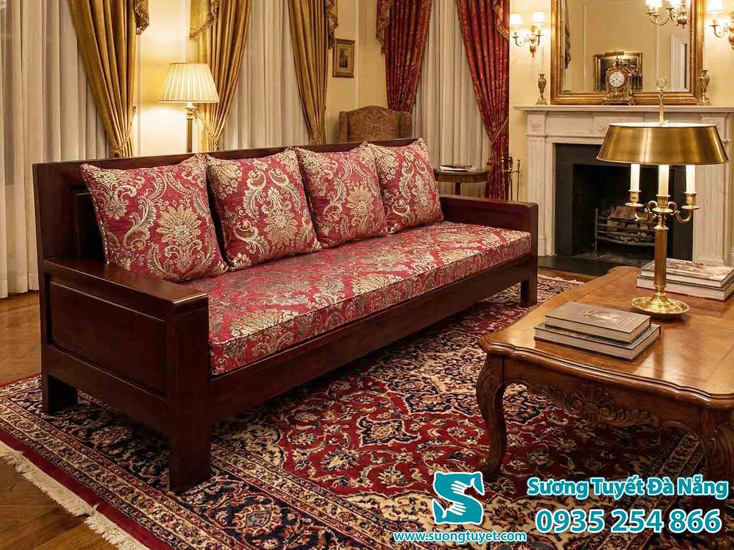 Bộ nệm ghế gỗ hoa văn vải gấm đỏ ph&ugrave; hợp với nh&agrave; kiến tr&uacute;c ch&acirc;u &Acirc;u hoặc cổ. 