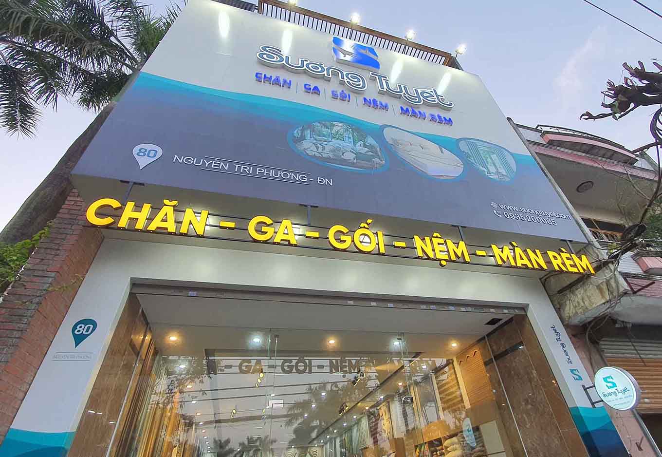 Rèm cửa Đà Nẵng Sương Tuyết chuyên cung cấp các dòng rèm giá rẻ.