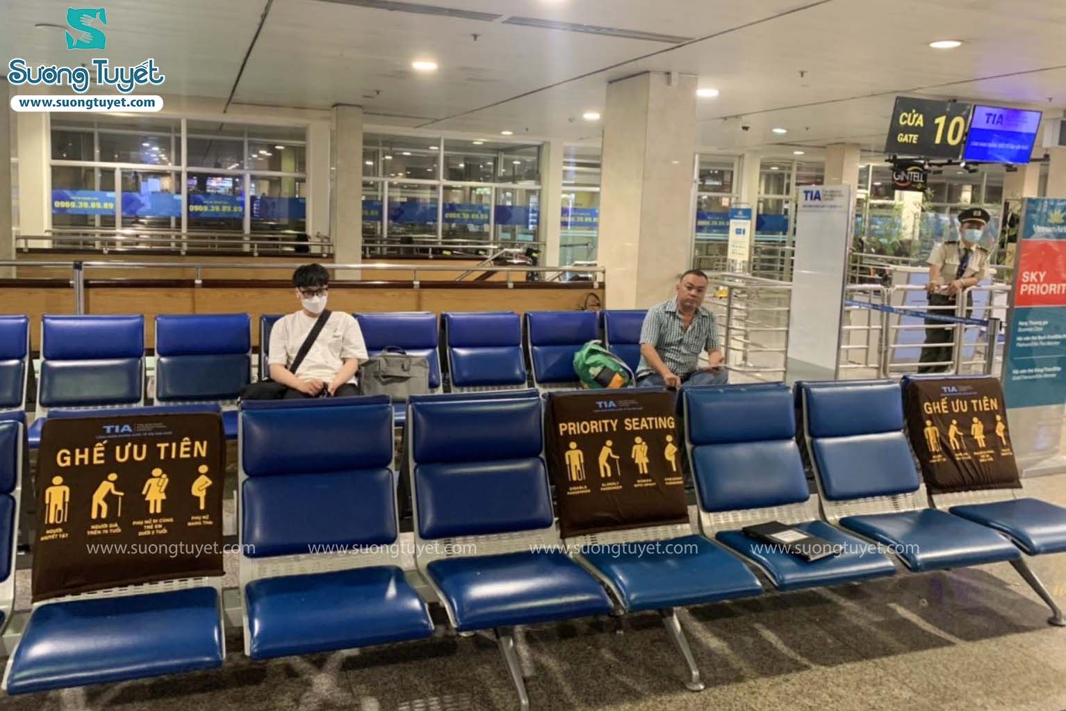 Hình ảnh áo ghế sân bay Tân Sơn Nhất mà Sương Tuyết vừa cung cấp.