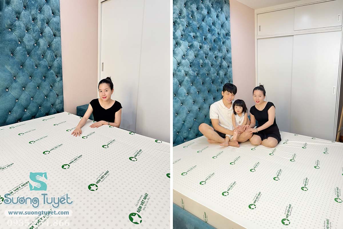 Một gia đình nhỏ niềm nở trải nghiệm nệm Natural Việt Nhật.