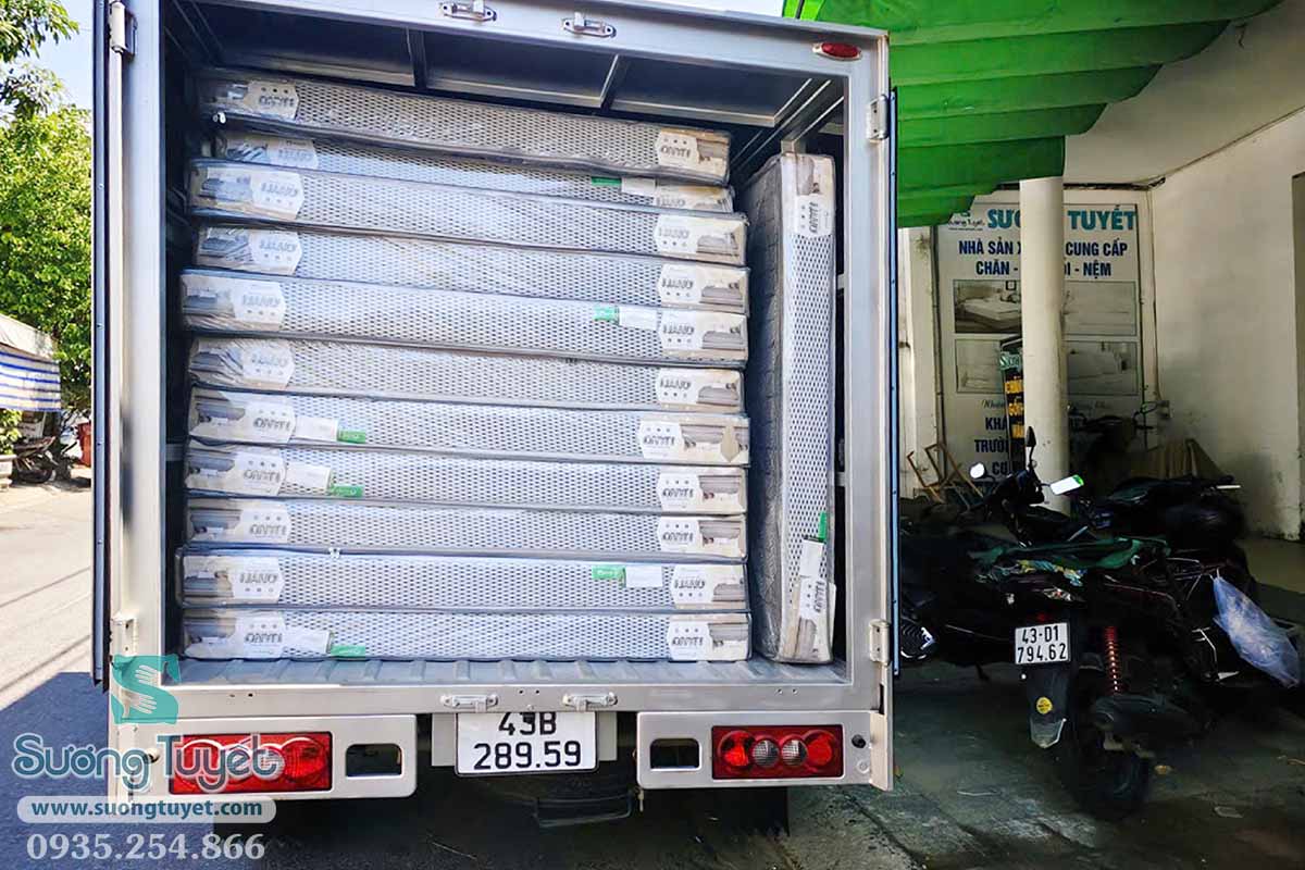 Sương Tuyết giao đơn nệm nano m4 x 15f cho khách sạn.