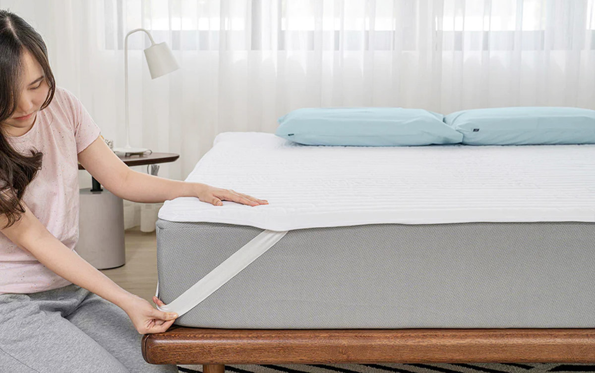 Bảo vệ nệm che chắn cả chiếc nệm nên ngăn bụi và vết bẩn thấm lên nó.