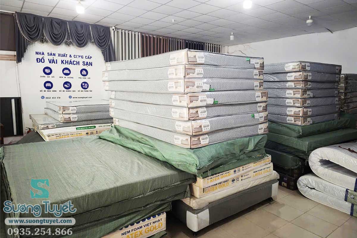 Kho nệm Sương Tuyết luôn sẵn tất cả dòng nệm khách cần.