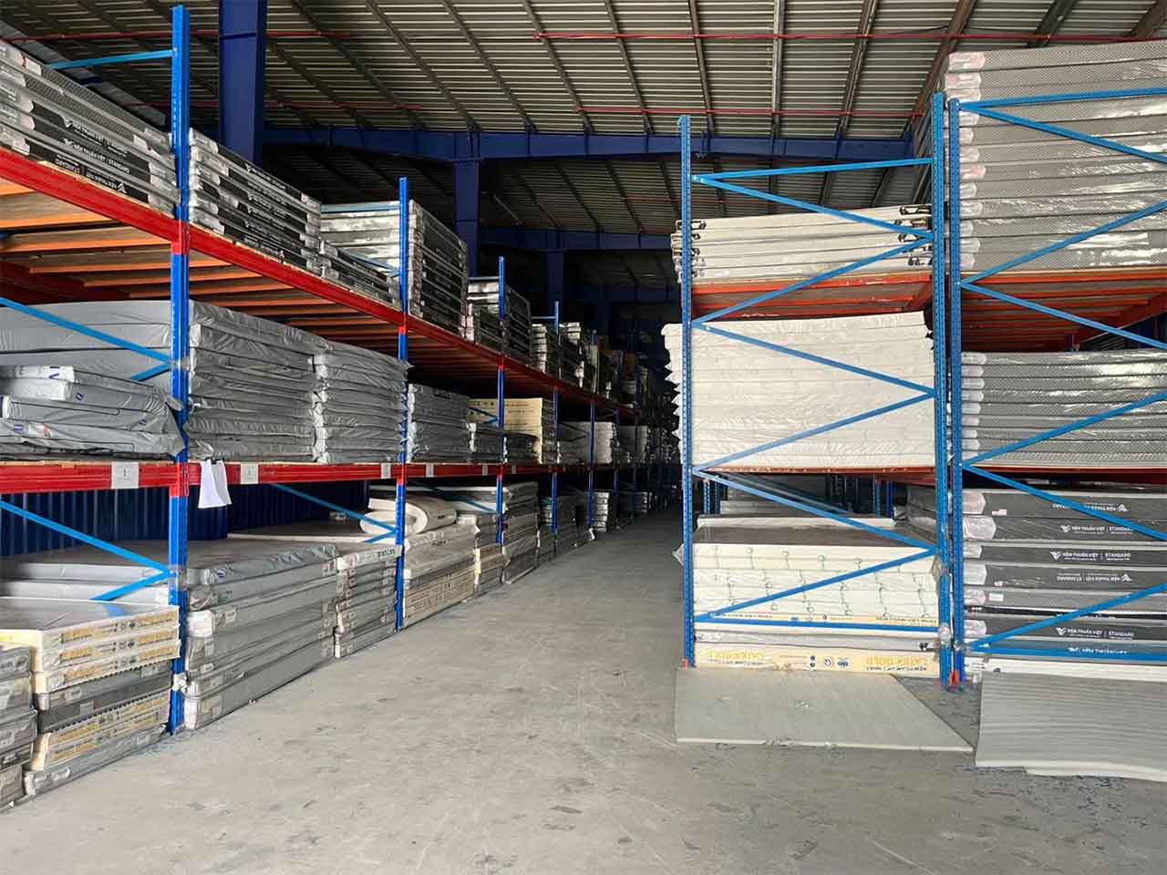 Tất tần tật hàng trăm nệm Việt Nhật đang sẵn kho Sương Tuyết.