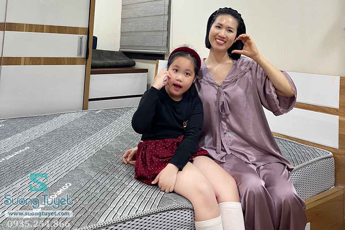 Nên trải nghiệm trực tiếp để cảm nhận từng sản phẩm nệm Việt Nhật.