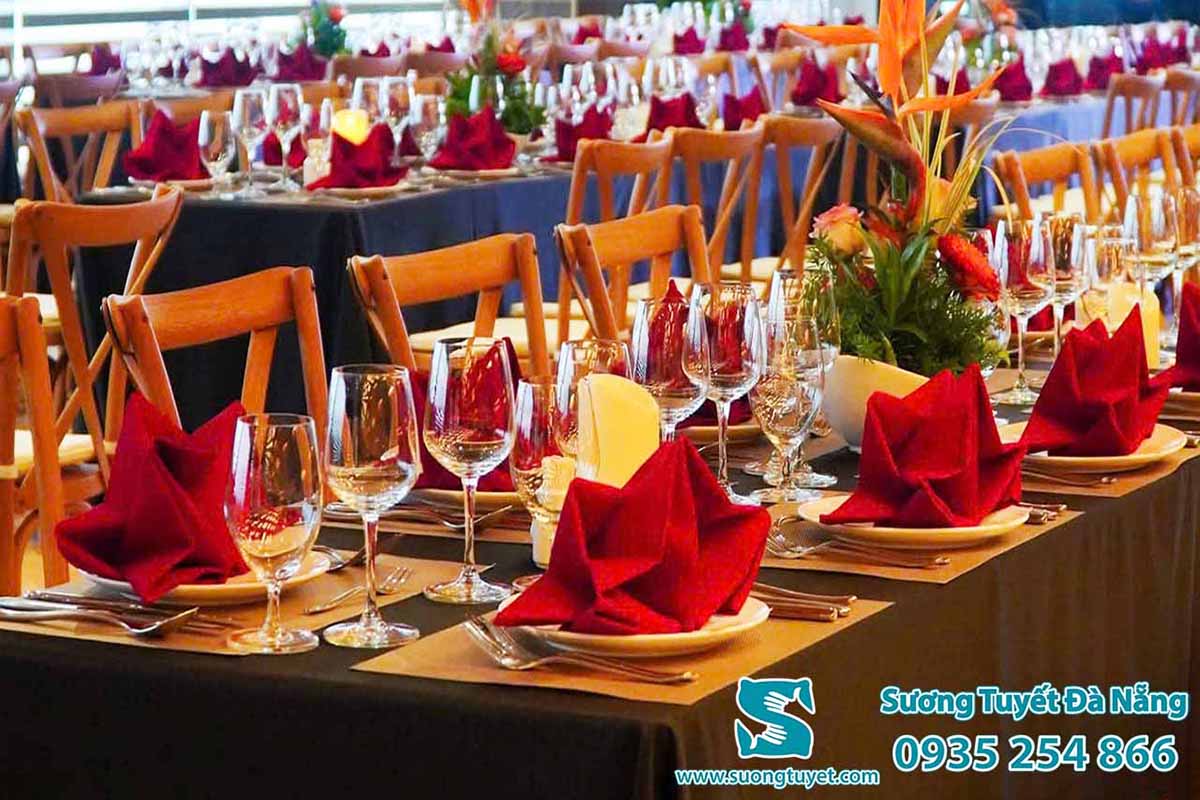 Ngoài rèm cửa thì tất tần tật đồ vải nhà hàng, khách sạn... đều có ở Sương Tuyết.