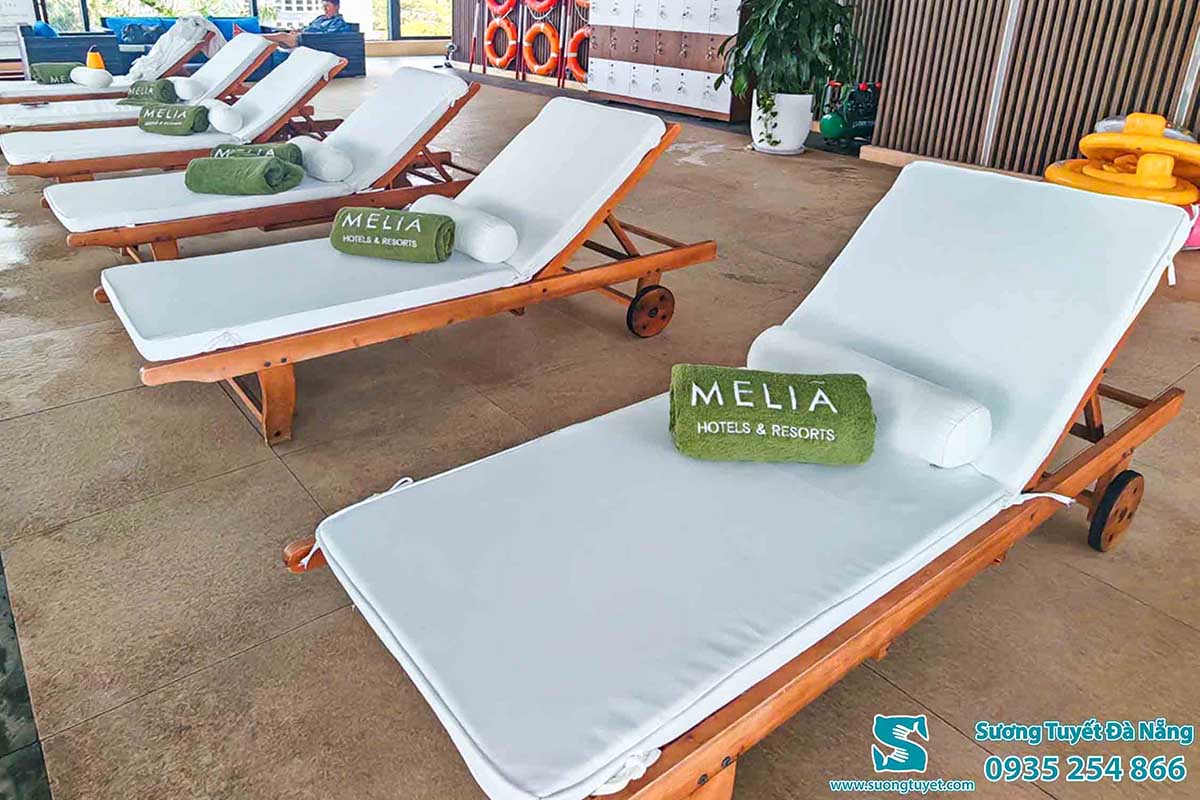 Sương Tuyết cung cấp nệm ghế hồ bơi Melia Hotel.