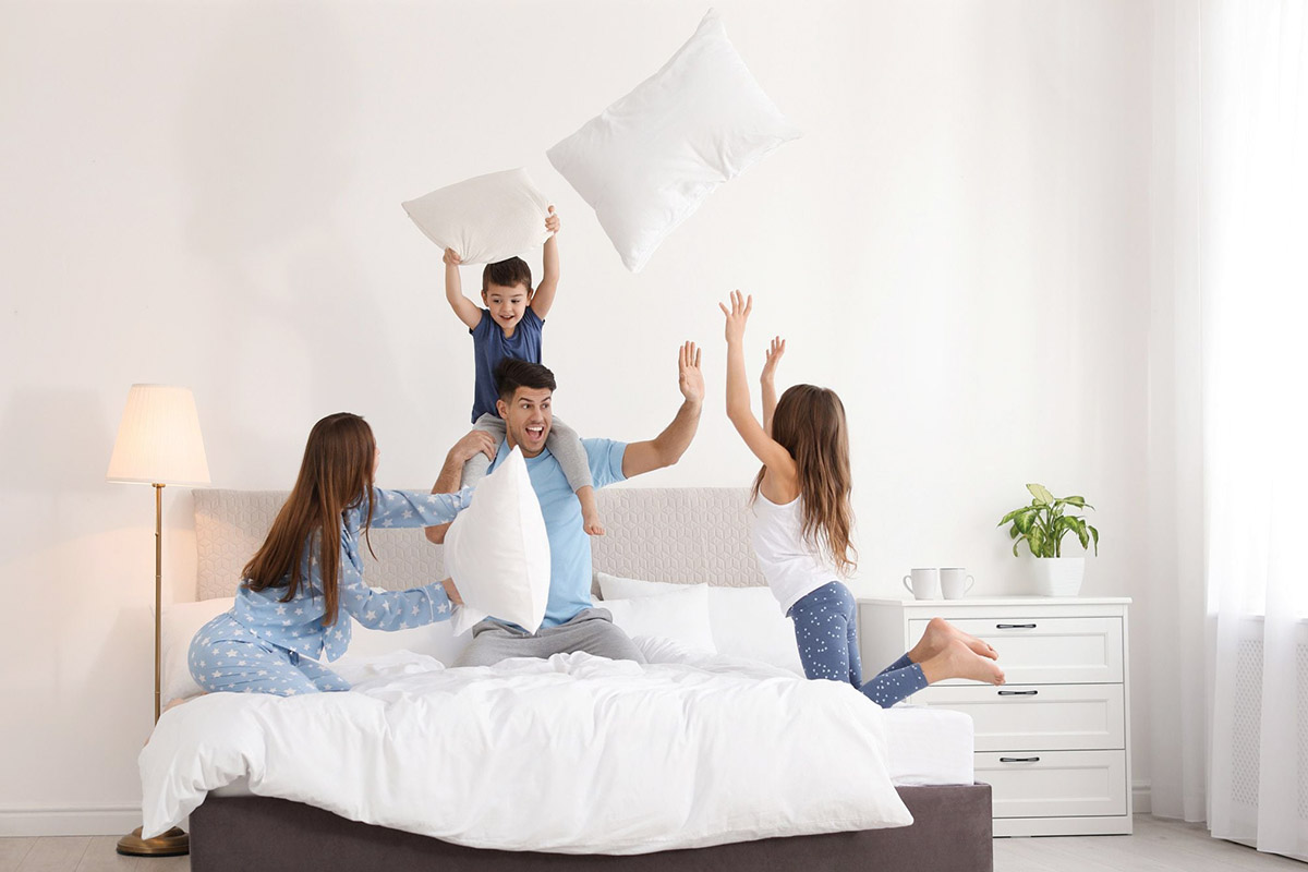 Mua sẵm chăn ga gối tốt là biện pháp bảo vệ sức khỏe cho cả nhà.