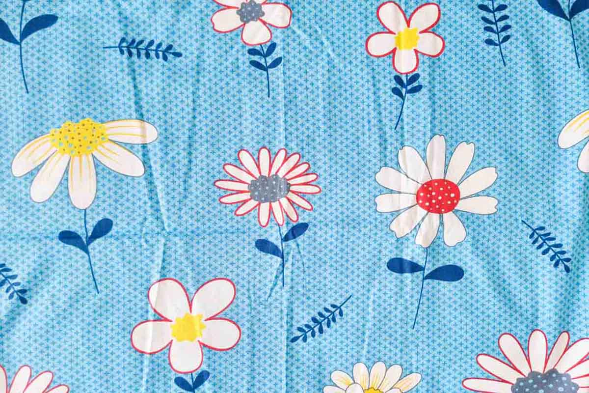 Dù thuần cotton nhưng vải Thắng Lợi lại mát lắm chứ không nóng như poly.