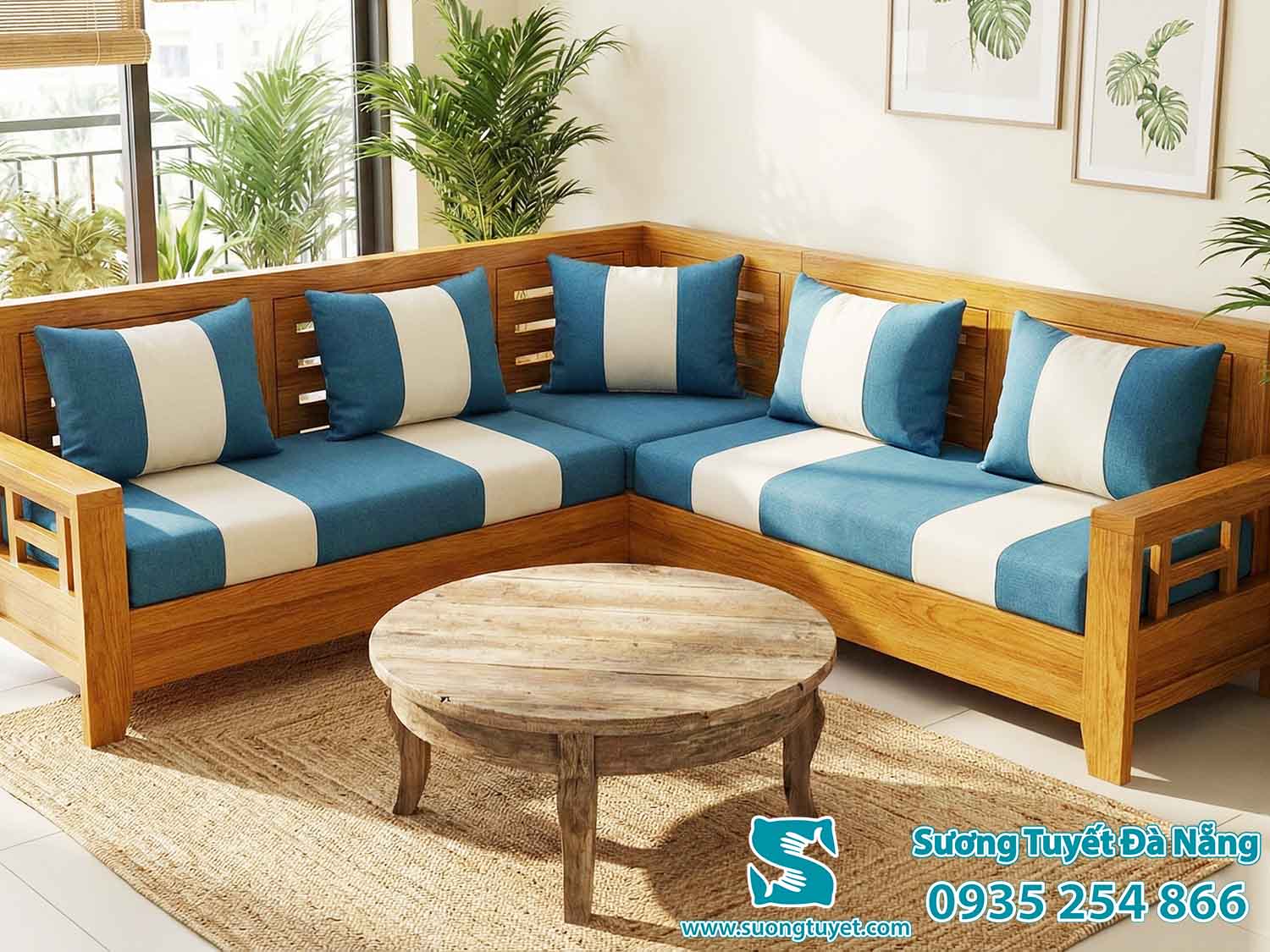 Bộ ghế gỗ với nệm lót 2 màu xen kẽ lạ mắt.