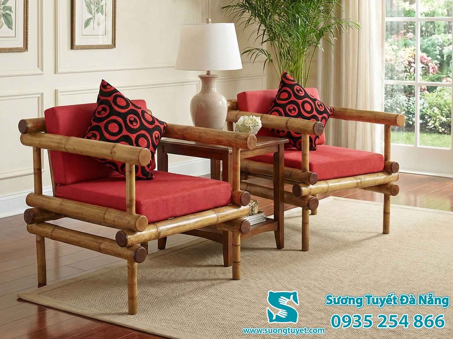 Kết hợp 2 màu nệm ghế và gối tựa tạo ra phong cách bán cổ điển.