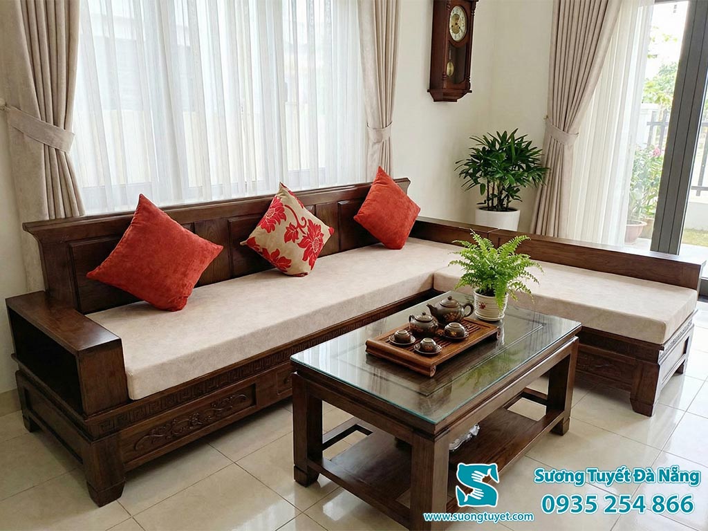 Thay đổi phòng khách nhờ nệm ghế màu kem.