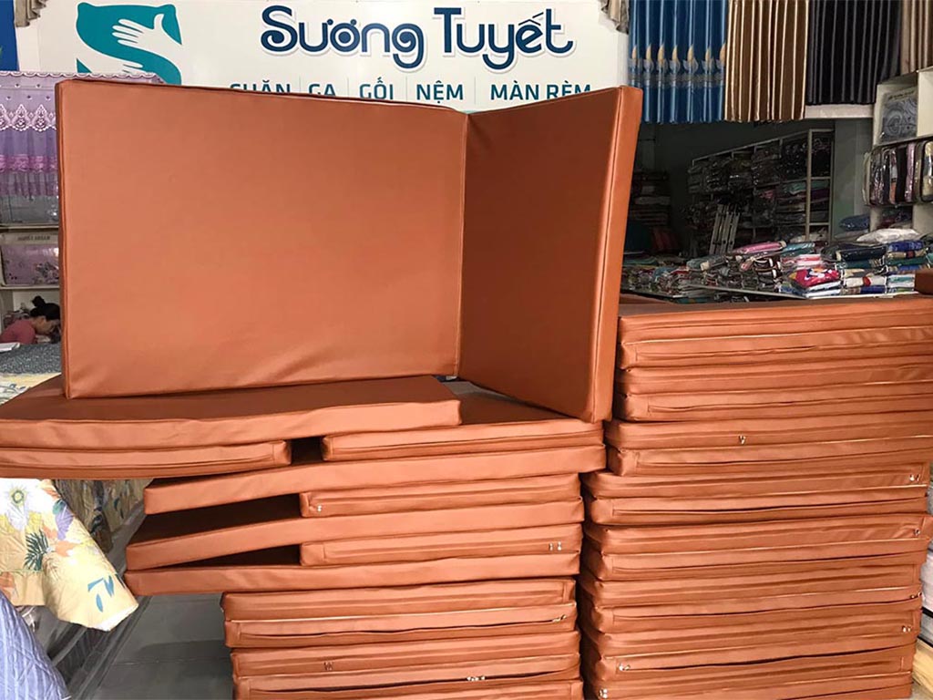 Đây là xưởng may nệm ghế sofa gỗ