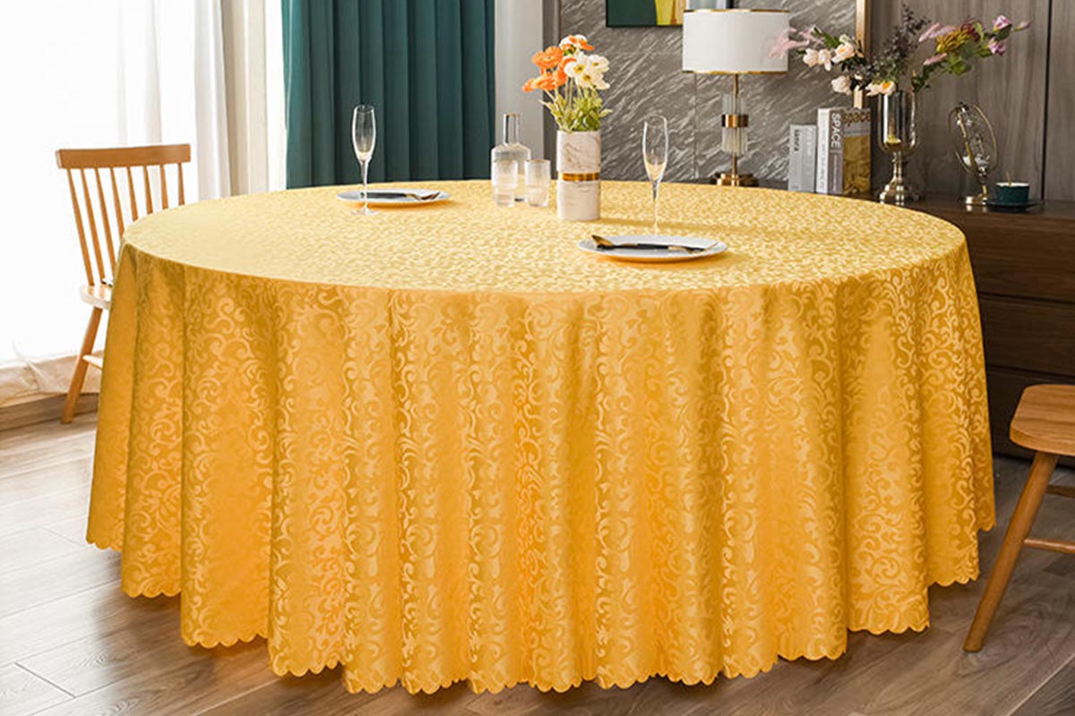 Một tông màu vàng đồng khác là vàng gold.