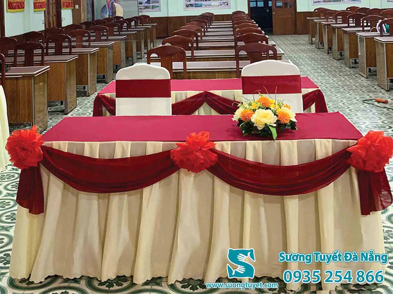 Sương Tuyết cung cấp khăn bàn cho Quân khu V Đà Nẵng.