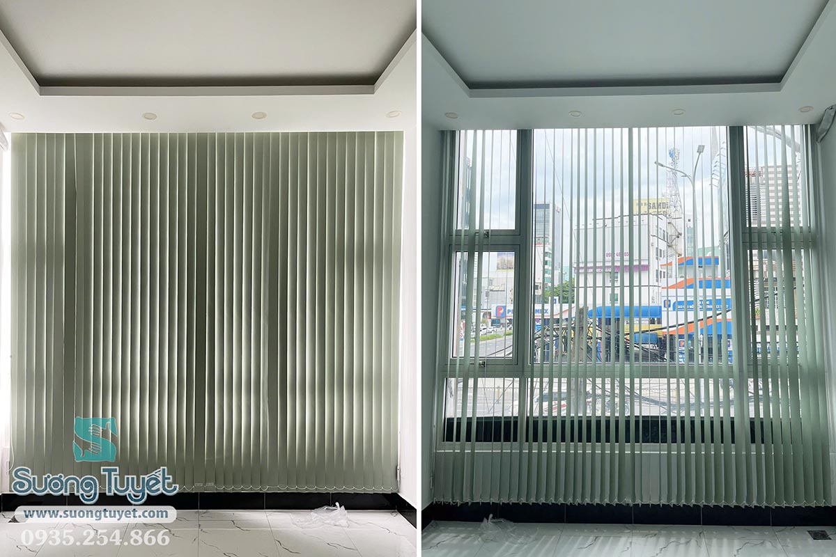 Cận cảnh rèm lá dọc xếp và mở tiện dụng và tinh tế.
