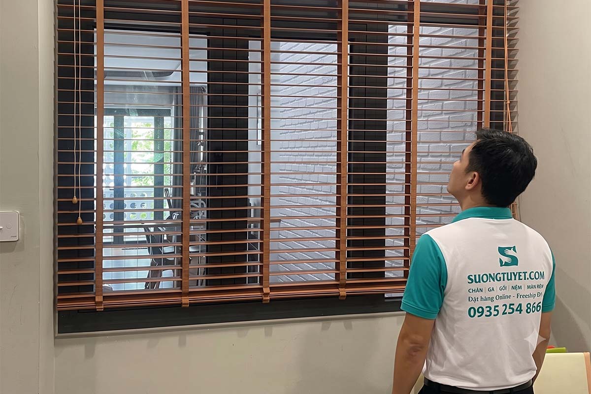 Bộ rèm giả gỗ nhìn y như thật với công nghệ nhà Star blind.