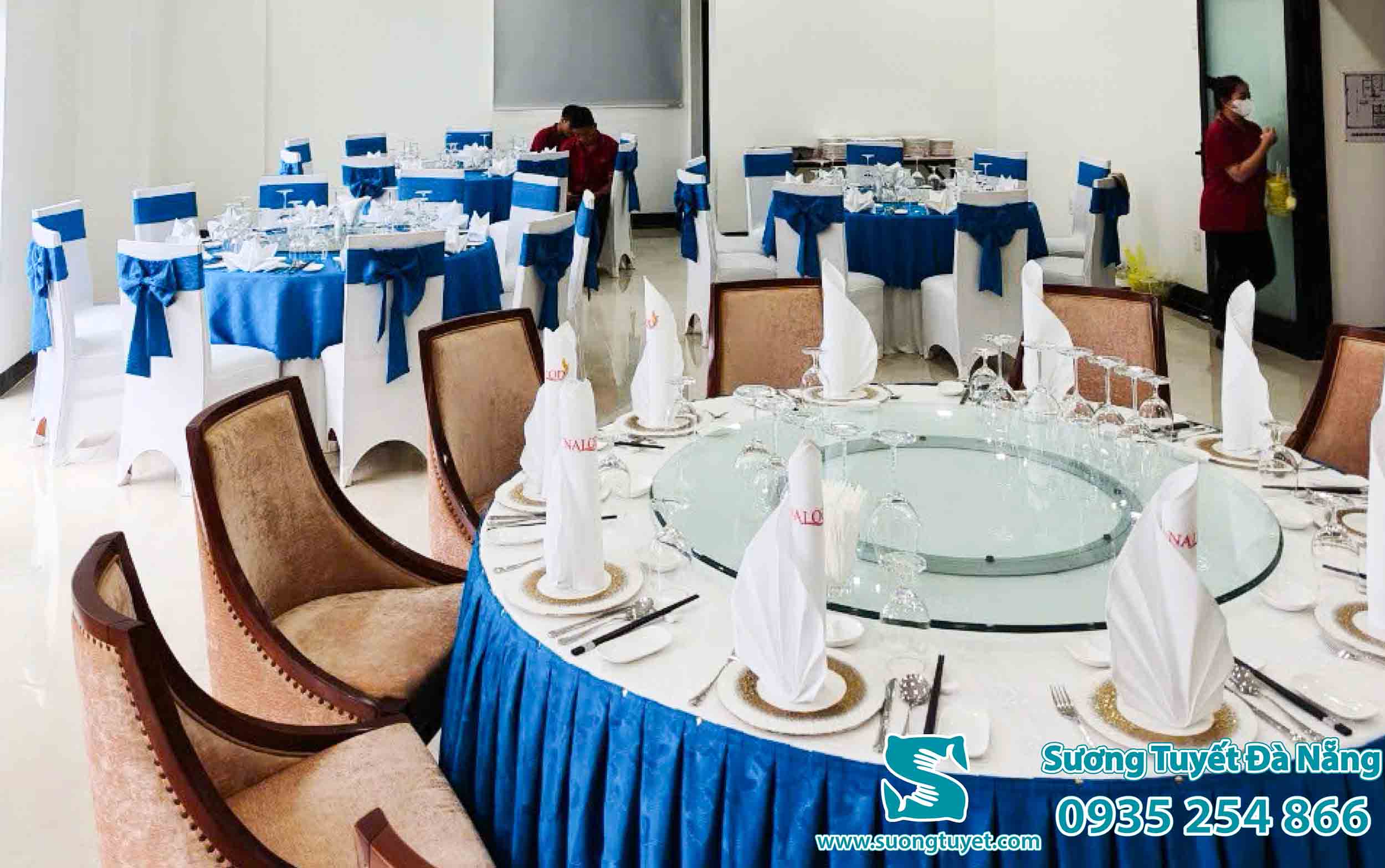 Khăn bàn dự tiệc trong Nhà khách Quốc hội Đà Nẵng.