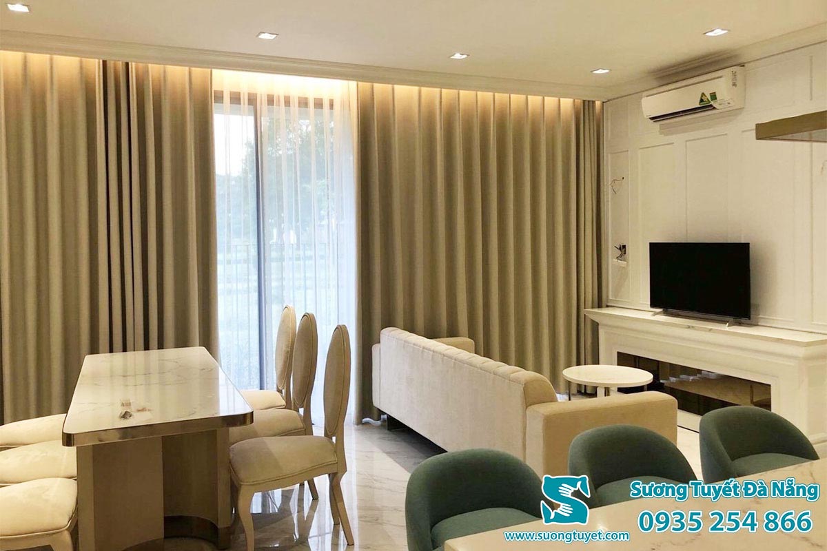 Rèm 2 lớp che chắn tốt và tạo sự ấm cúng cho không gian.