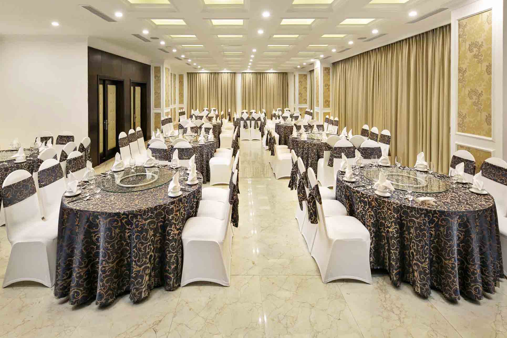 Khăn trải bàn chi phối đến toàn bộ không gian trong mỗi phòng.