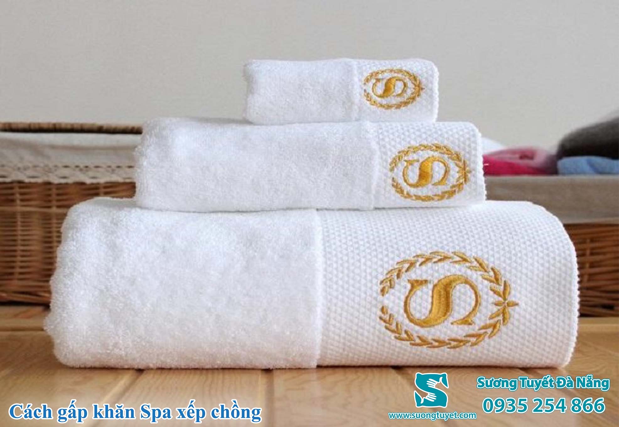 Hình ảnh minh họa gấp khăn Spa xếp chồng.