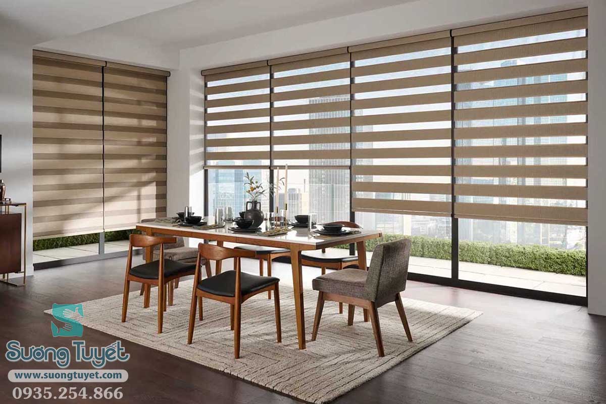 Rèm màu vàng nghệ luôn được ưa chuộng vì dễ phối màu.