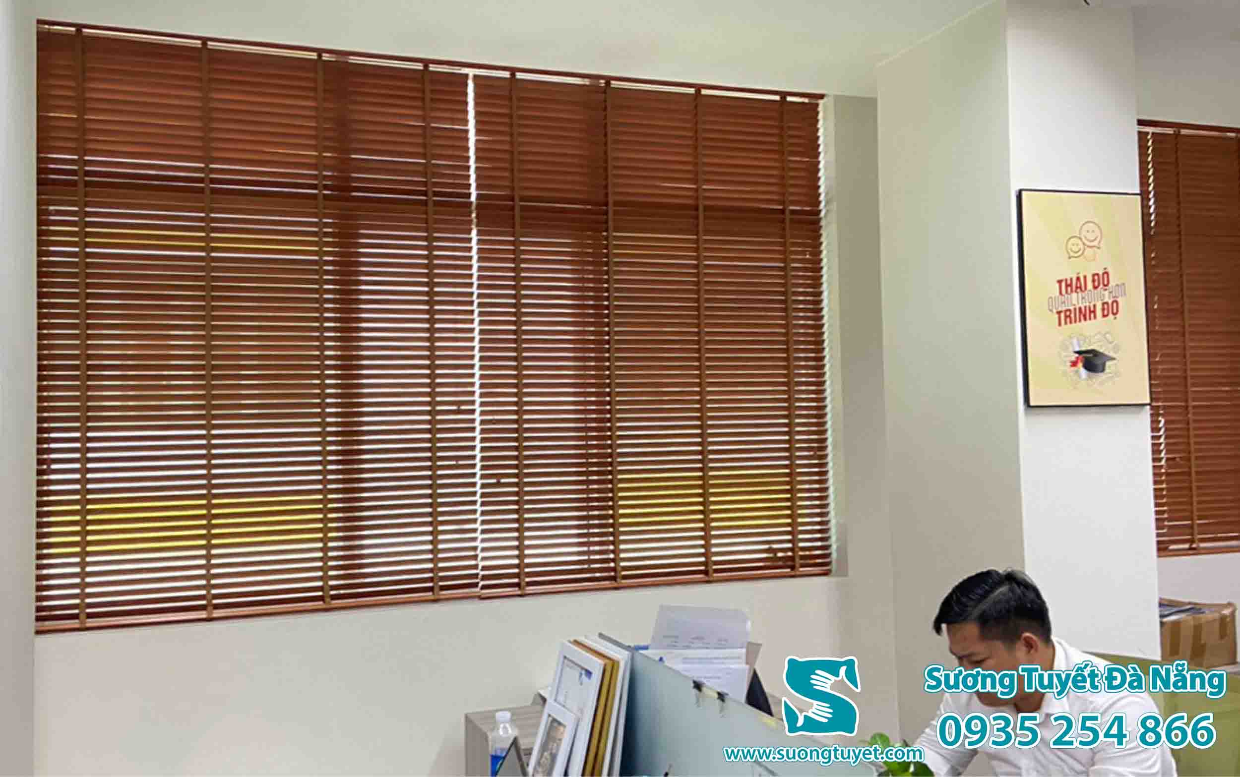 Cận cảnh bộ rèm gỗ Sương Tuyết lắp đặt tại Khu công nghệ cao Đà Nẵng.