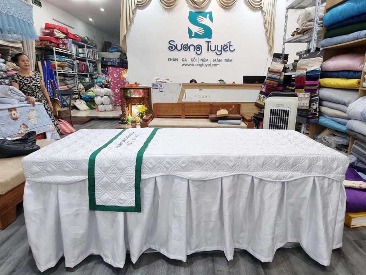  Công ty TNHH SX TM DV Sương Tuyết chuyên cung ứng chăn ga gối nệm toàn quốc.