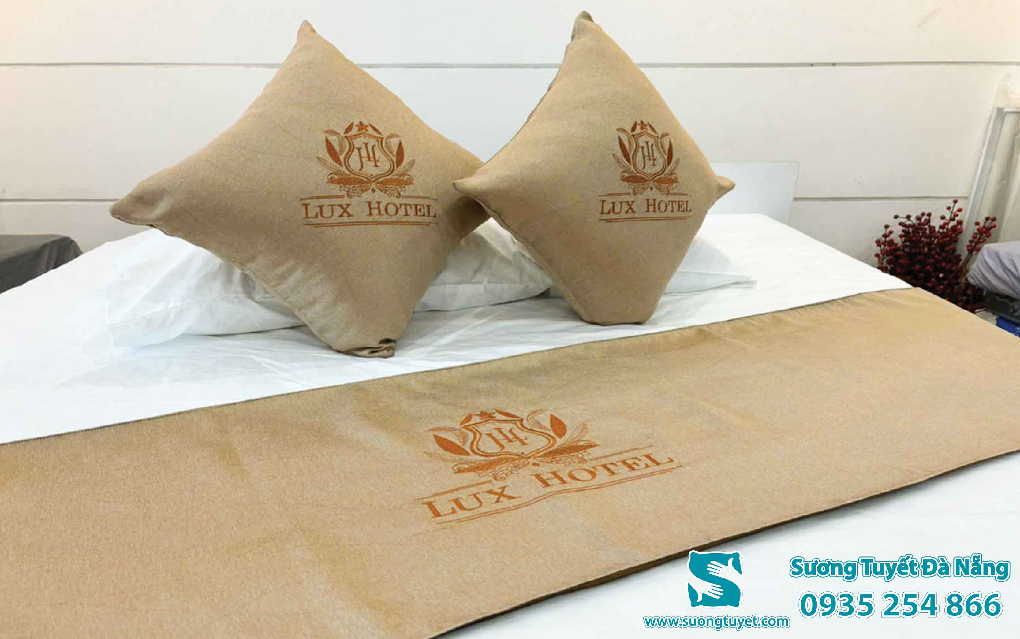 Combo sản phẩm được màu màu nâu đất hiện đại.