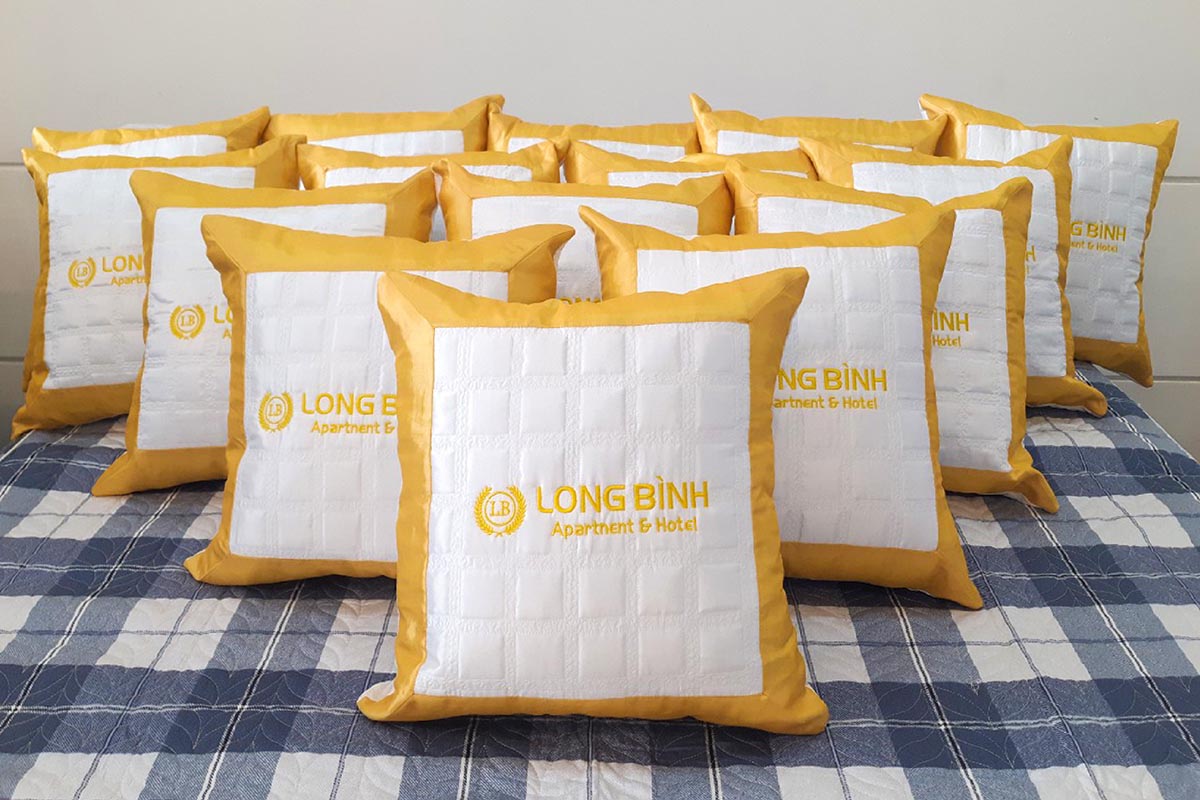 Gối trang trí ruột polyester toàn bộ đều được Sương Tuyết làm.